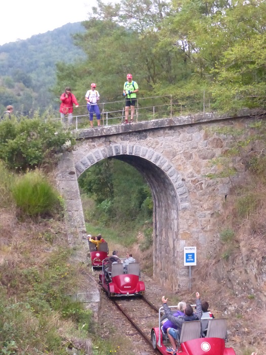 00 Avant la pluie le passage des vélorails.JPG