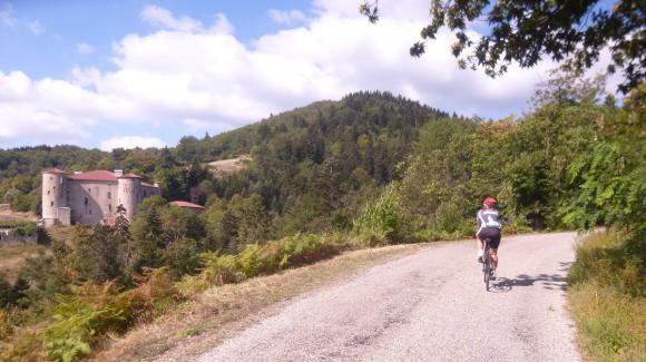 02c Chateau des Gauds Avant le Col de St Genest.JPG
