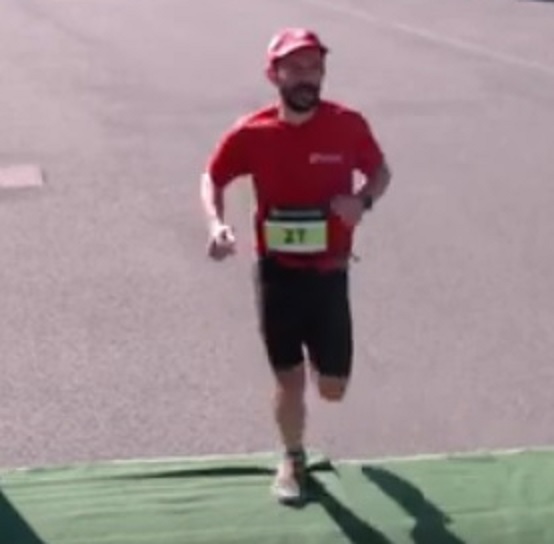 Casquette rouge pseudo invisible ;-) .jpg